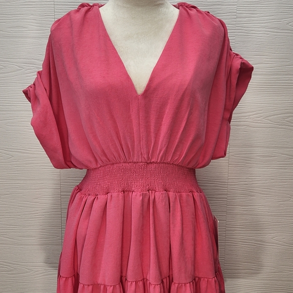 Mod On Trend NWT Smocked Waist Pink Dress Size Medium V-Neck - Picture 2 of 8